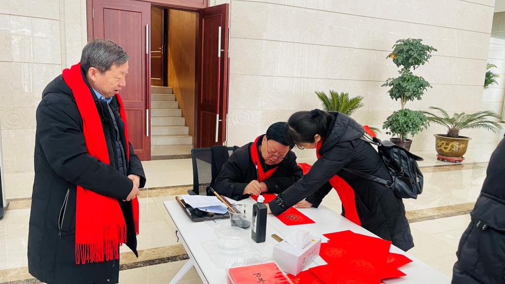 墨香滿院送祝福  攜手賀歲祈安康